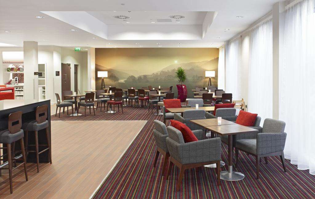 Ty Hotel - Was Hilton Newport East Restaurant photo